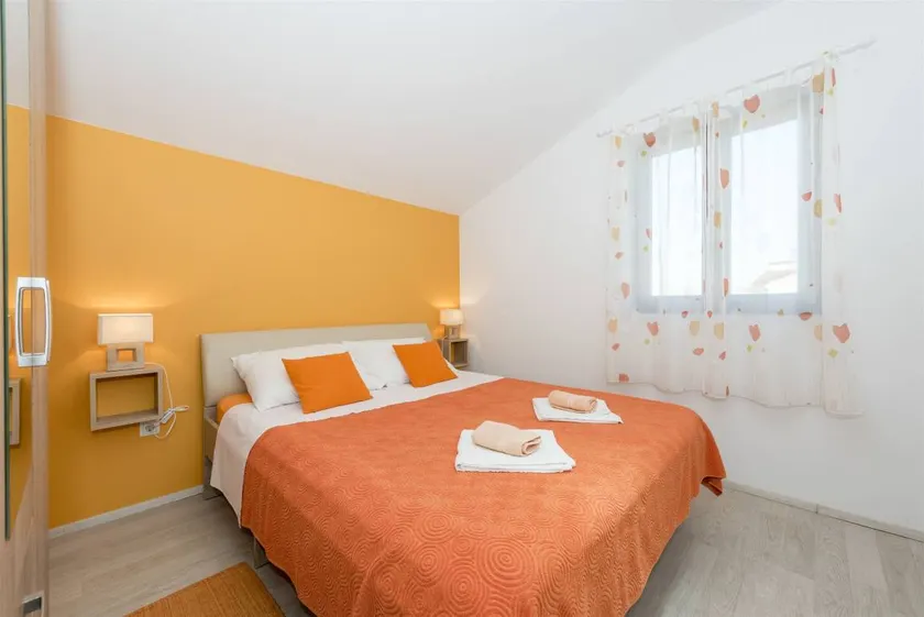 Apartamento con jardín y barbacoa | Vistas al mar - Image 1