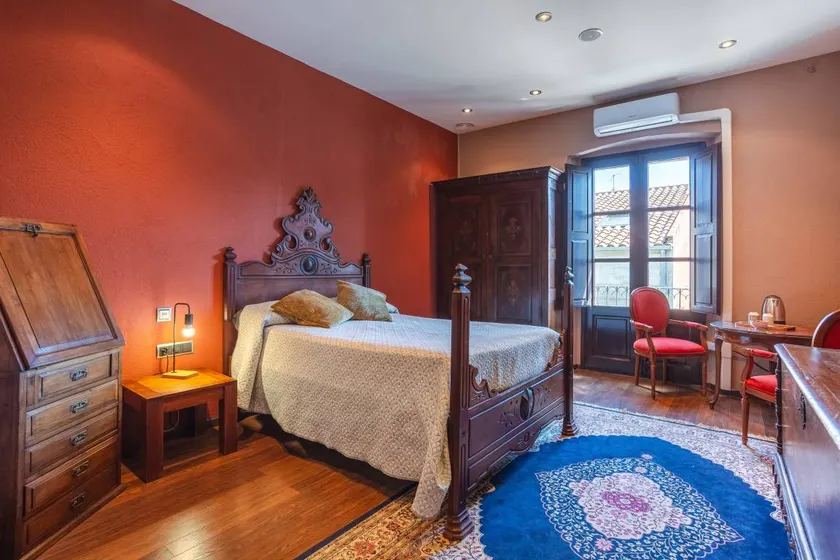 Chambre privée avec jardin, piscine et internet haut débit | Vue ville - Image 1