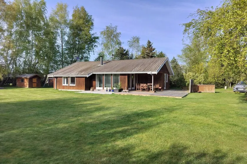 Children-friendly holiday home with barbeque & terrace - Image 1