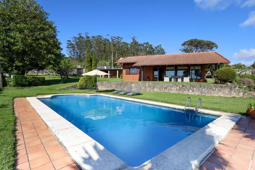Children-friendly nice villa with terrace, private pool & garden - Image 1