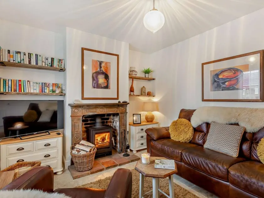 Fully equipped cottage with terrace & garden | Pet-friendly - Image 1