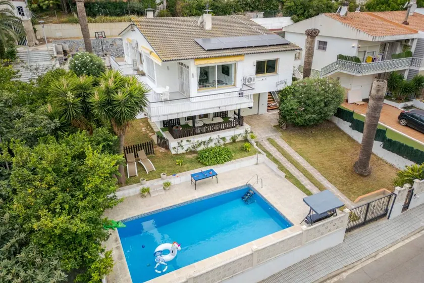 Villa 'Oasis Salou Pool Beach and Bbq' with Sea View, Wi-Fi and Air Conditioning - Image 1