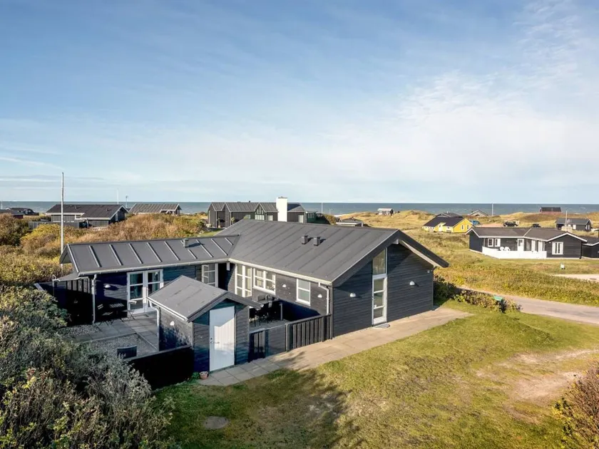 Family-oriented house with terrace | Sea view | Pet-friendly - Image 1