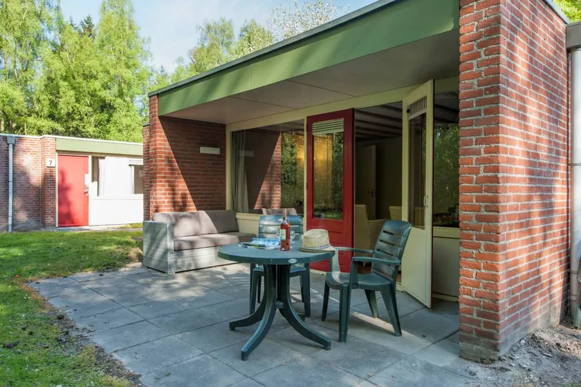 Maison avec jacuzzi, terrasse et jardin - Image 1