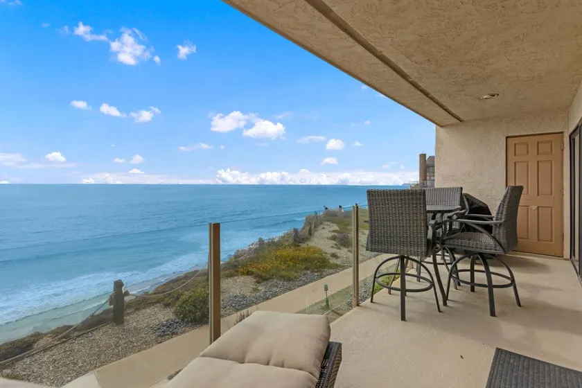 Sunnyside Up! Stylish Oceanfront Corner Condo in Solana Beach - Image 1
