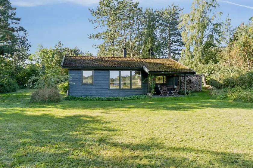 House with terrace, BBQ & garden - Image 1