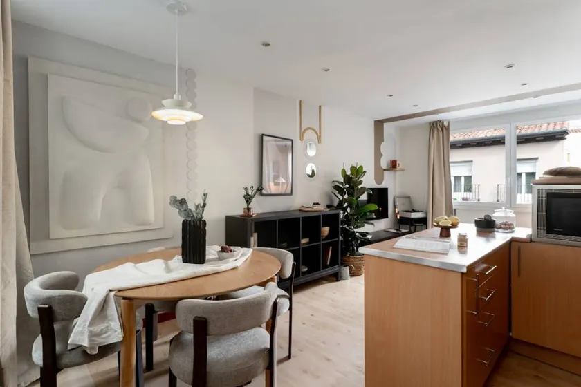 Flat | Near Puerta del Sol - Image 1