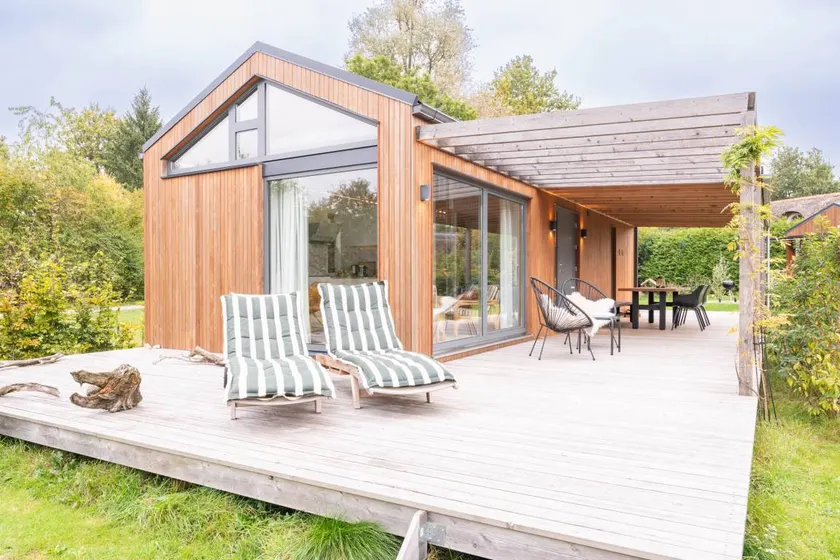 This beautiful bungalow has all the space you need for a wonderful vacation. With a 500m² garden and modern furnishings, your vacation can begin! - Image 1