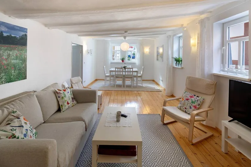 Apartment 'Omi Anni' with Marketplace View, Private Terrace, and Wi-Fi - Image 1
