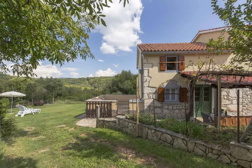 Casa vacacional con barbacoa, jardín y terraza - Image 1