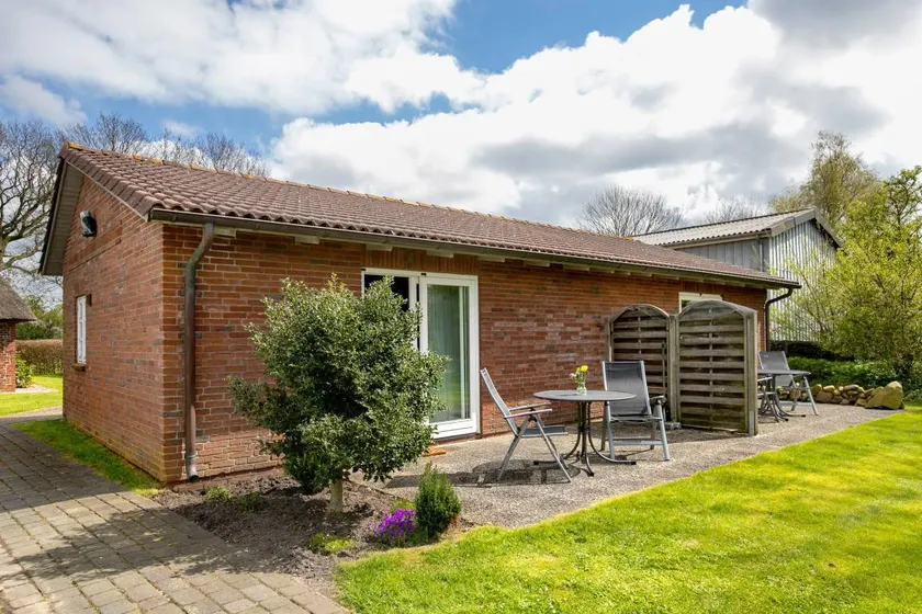 Flat with terrace, garden & barbeque | Garden view - Image 1
