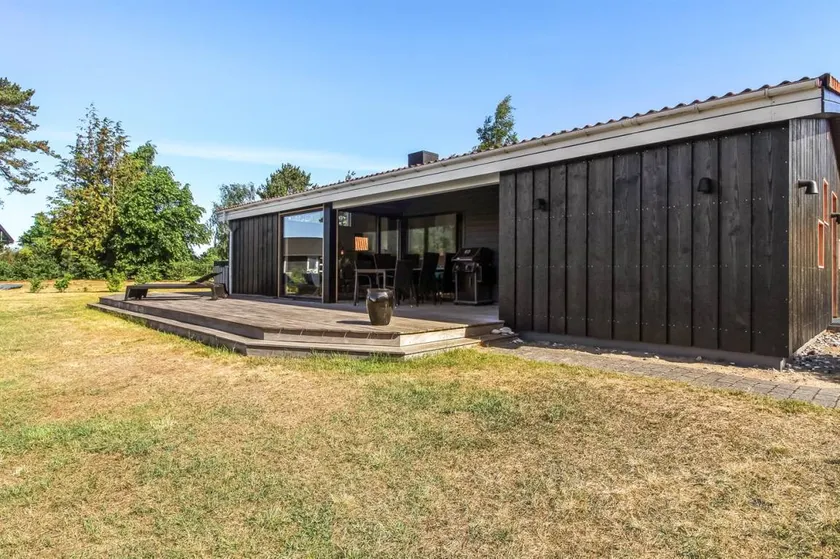 Fully equipped big house with terrace, sauna & barbeque | Sea view - Image 1