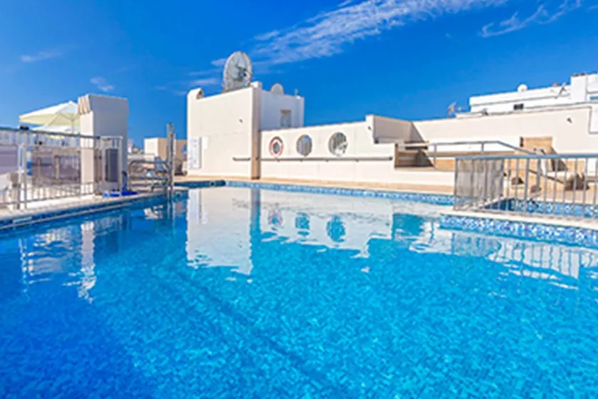 Apartment mit Pool | Stadtblick - Image 1
