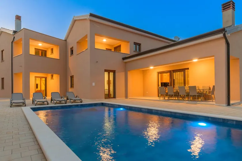 Fully equipped spacious villa with pool, BBQ & terrace | Pet-friendly - Image 1
