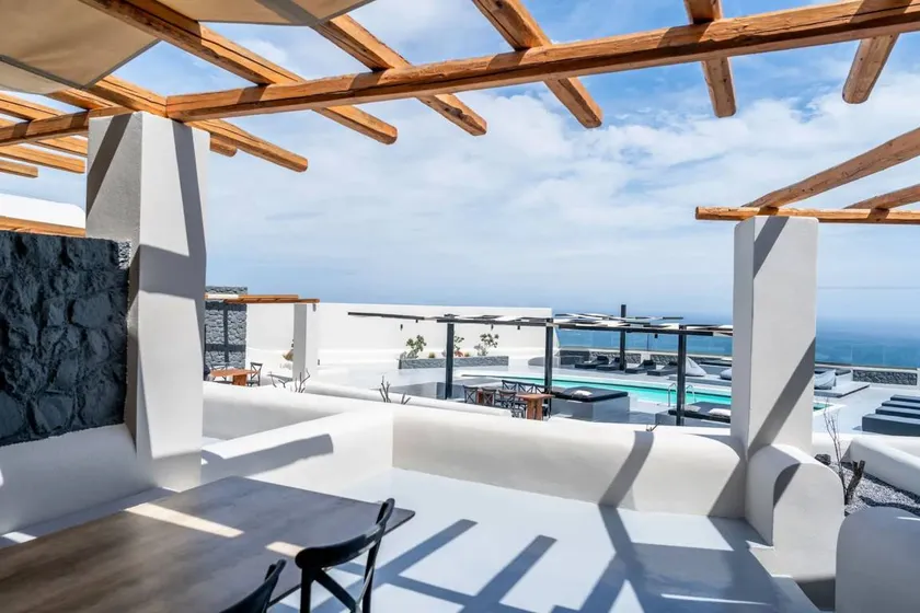 Children-friendly villa with pool, garden & terrace | Beach view - Image 1