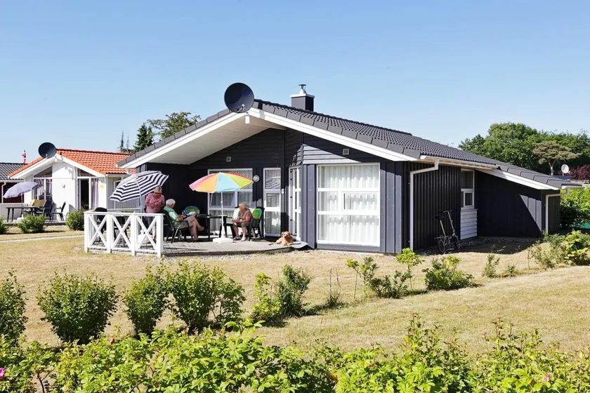 Holiday home with sauna, terrace & jacuzzi - Image 1