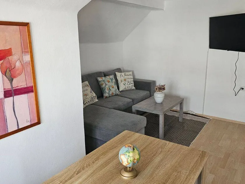 Apartment with garden | Mountain view | Perfect for remote work - Image 1