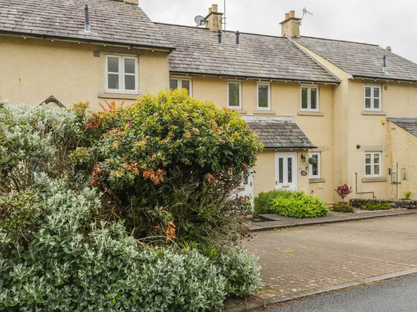 Cottage with garden & terrace - Image 1