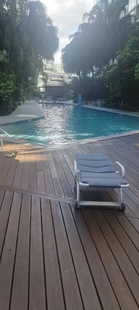 Chambre chez l'habitant avec jardin et piscine - Image 1