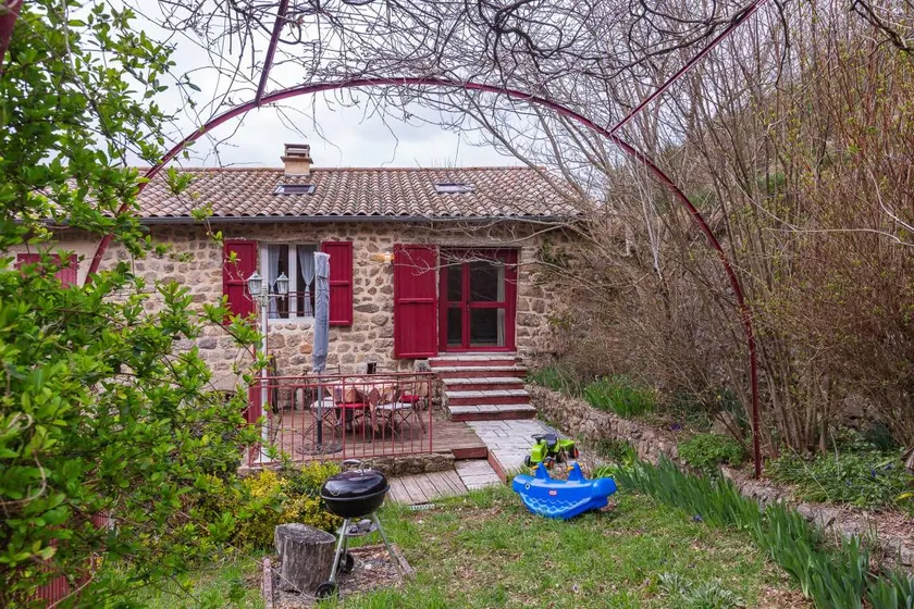 Holiday home with garden, terrace & barbecue - Image 1