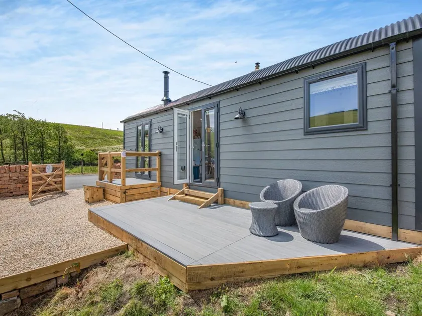 Cottage with garden - Image 1