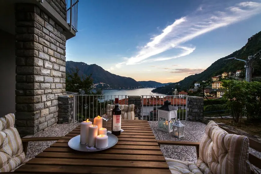 Ample holiday apartment with terrace & garden | Lake view | Pet-friendly - Image 1