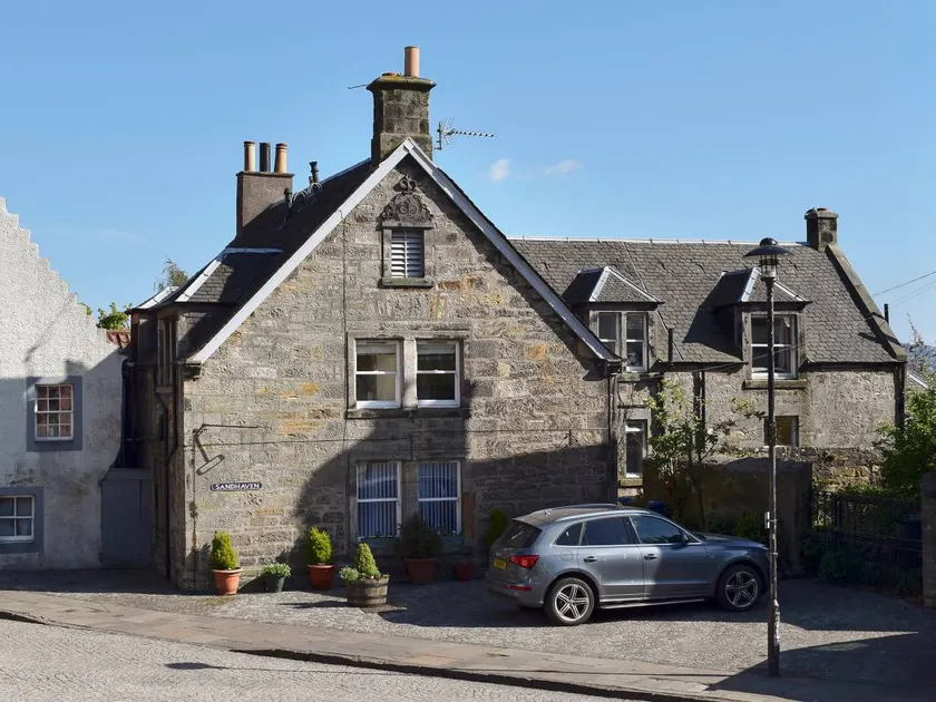 Children-friendly lovely cottage with garden | River view | Pets are welcome - Image 1