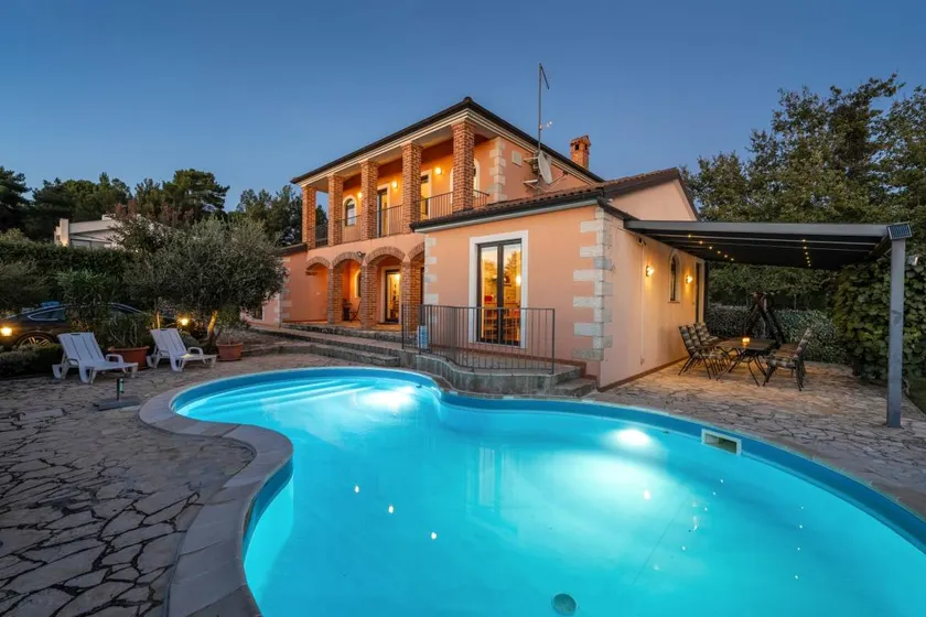 Voll ausgestattete gemütliche Villa mit Terrasse, Grill und beheiztem Pool - Image 1