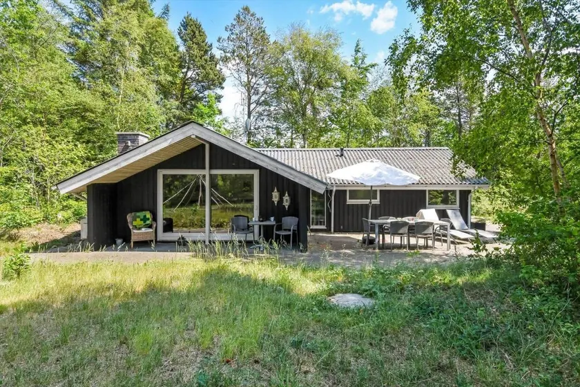 Holiday home with terrace & barbecue | Dogs allowed - Image 1