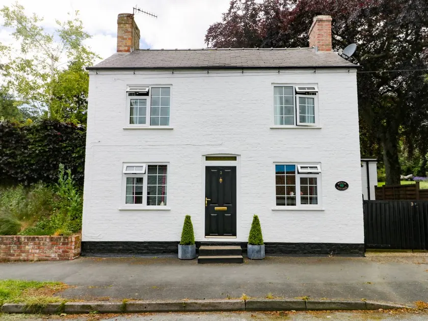 Cottage with garden - Image 1