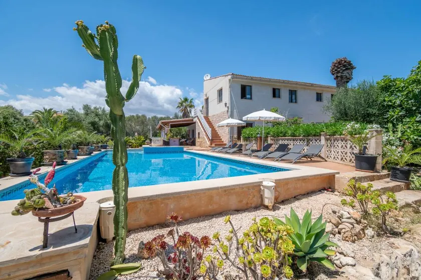 Maison avec barbecue, jardin et piscine privée - Image 1