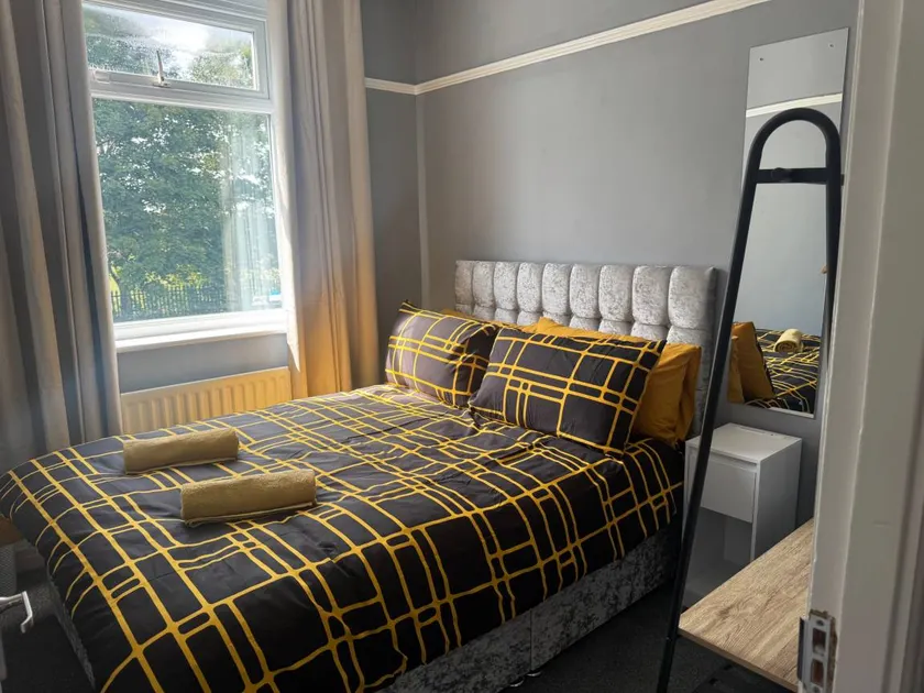 Fully equipped apartment with garden - Image 1