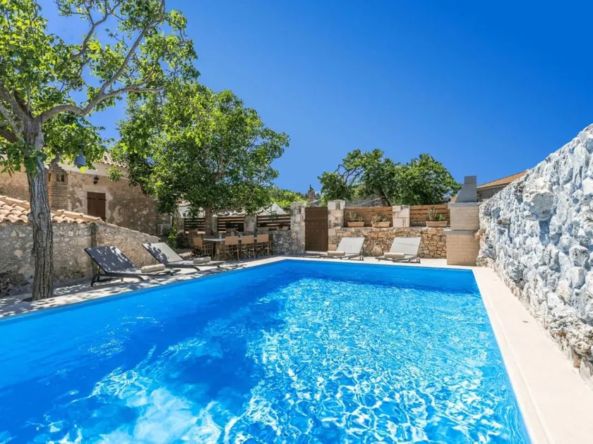 Fully equipped villa with terrace, garden & BBQ | Garden view | Suitable for remote work | Dogs allowed - Image 1