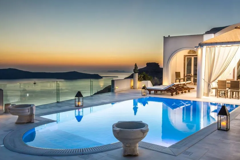 Villa avec piscine privée et terrasse | Vue sur l'eau - Image 1