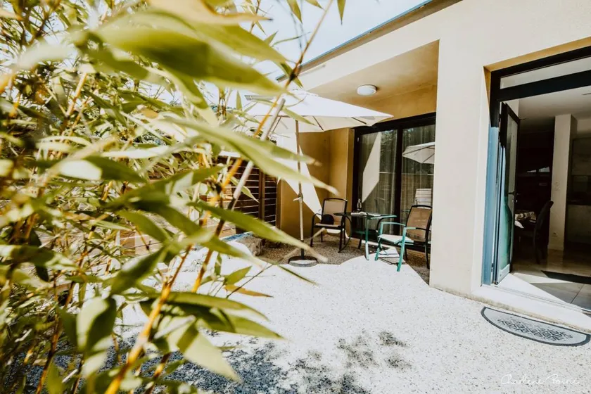 Aparthotel mit Terrasse, beheiztem Pool und Garten - Image 1