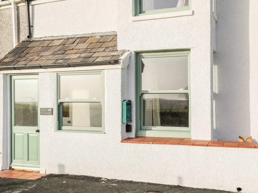 Family-oriented cottage with garden | Beach view | Pets allowed - Image 1