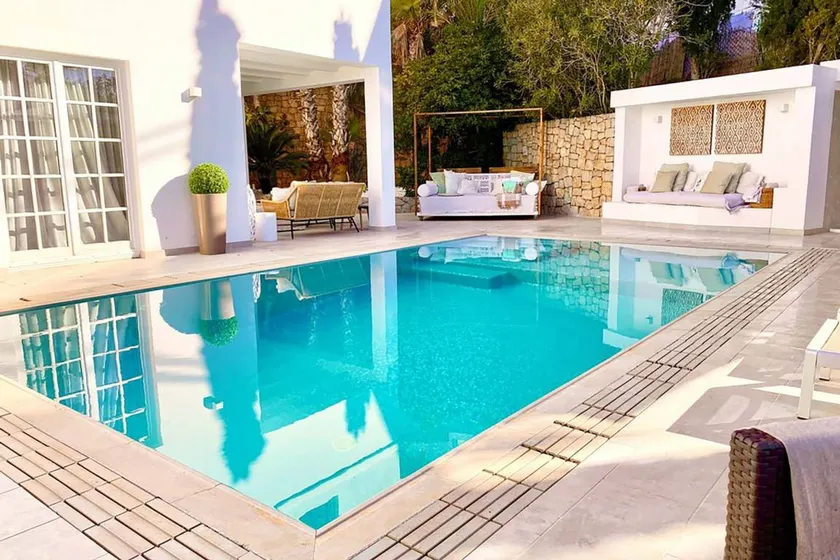 Villa avec terrasse, piscine et jardin | Vue panoramique - Image 1