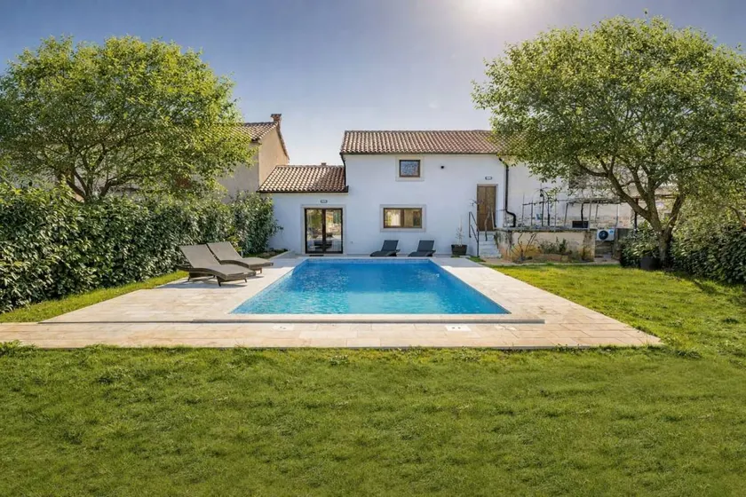Villa con barbecue, piscina privata e giardino - Image 1