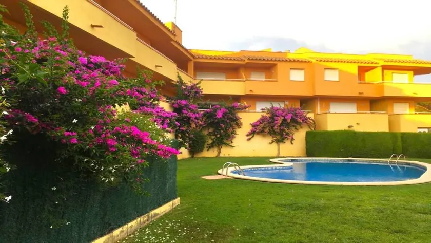 Fully equipped lovely holiday apartment with terrace, garden & pool | Mountain view | Close to the beach | Pet-friendly - Image 1