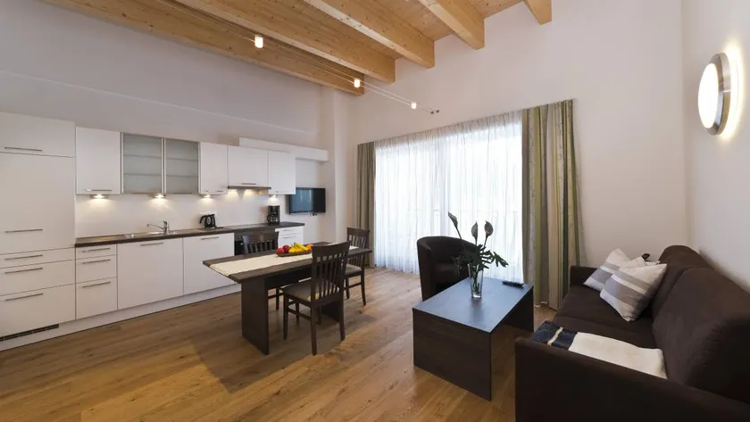 Apartment with terrace, sauna & garden - Image 1