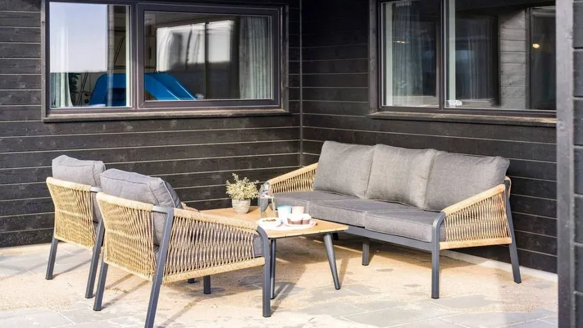 Ample holiday home with pool, sauna & jacuzzi - Image 1
