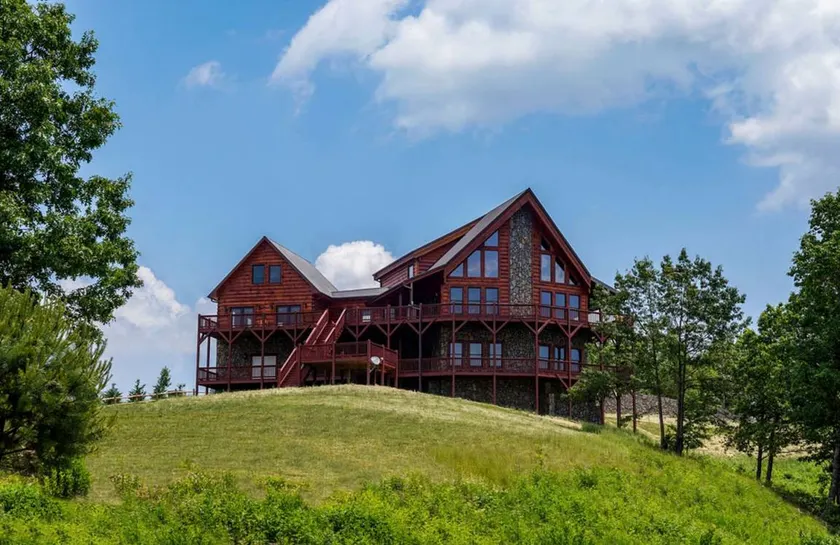 Stunning Vacation Rental for Unforgettable Family Glamping Trips in the Blue Ridge Mountains, North Carolina - Image 1