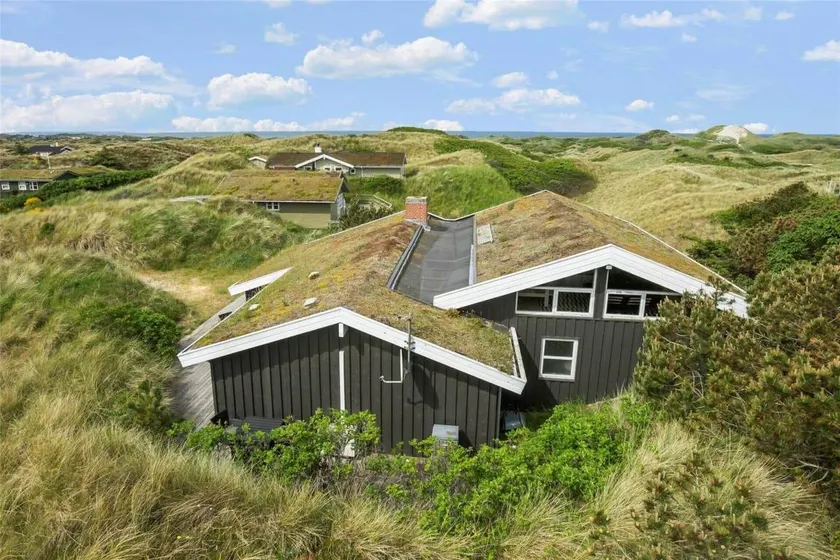Holiday home with terrace, barbeque & jacuzzi - Image 1