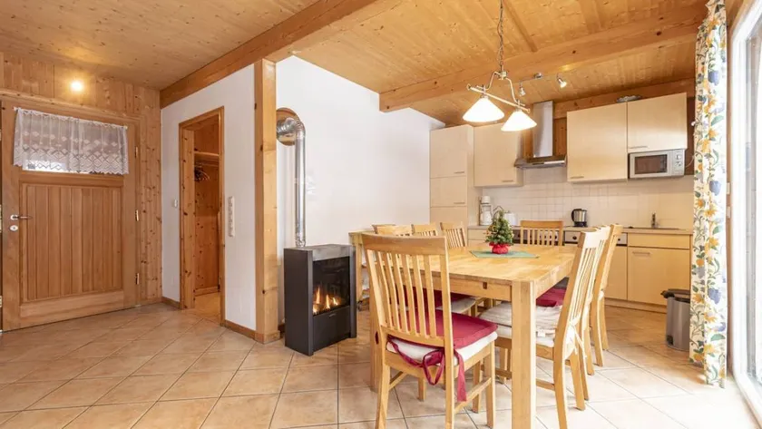 Holiday home with pool & terrace - Image 1