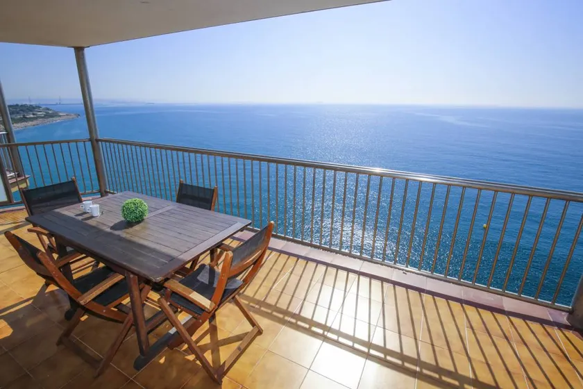 apartment with direct access to the sea - Image 1