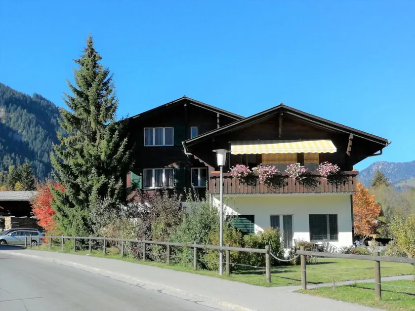 Apartment with garden - Image 1