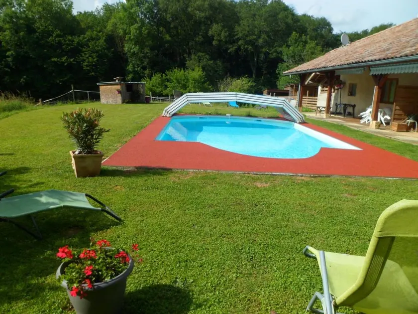 Ferienunterkunft mit Pool, Terrasse und Garten - Image 1