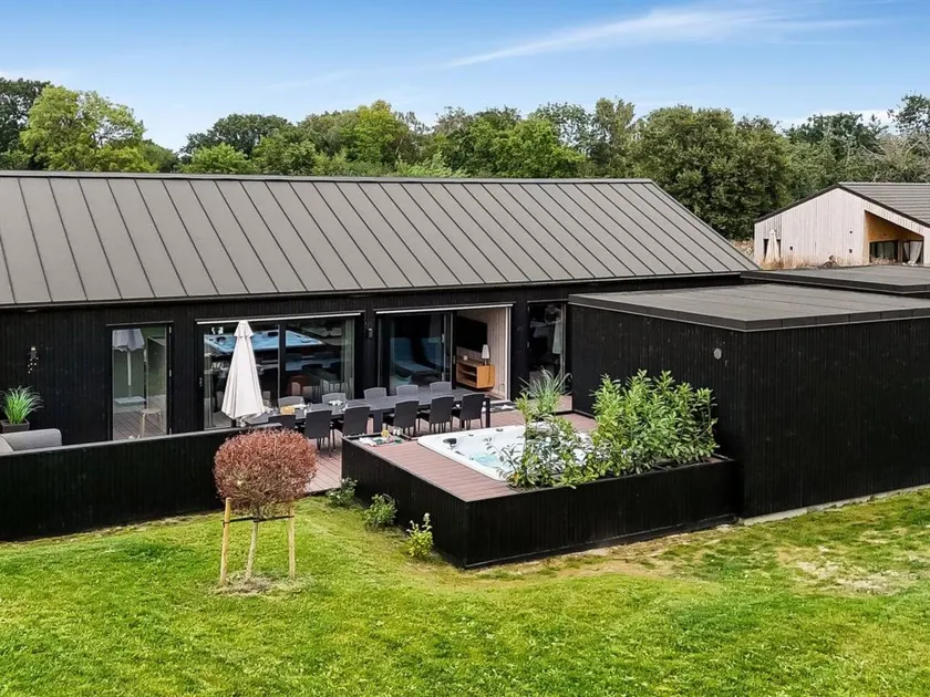 Flat with sauna & garden - Image 1
