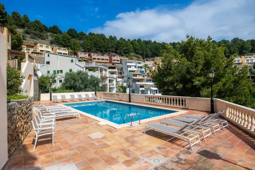 Apartment with pool, garden & terrace | Mountain view - Image 1