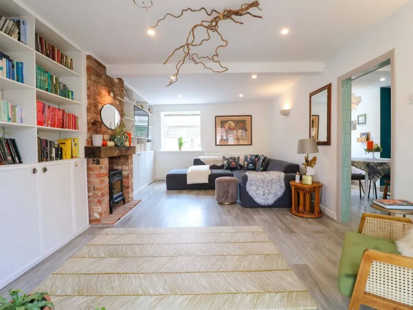 Family-friendly cottage with hot tub & garden | Pets allowed - Image 1